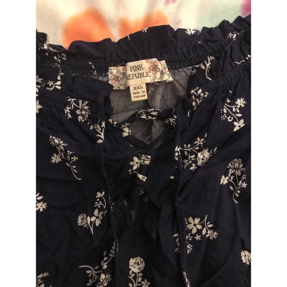 Off the Shoulder Crop Top - Picture 2 of 3